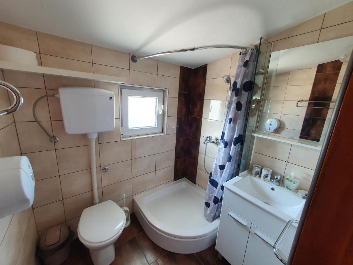 Apartmani Deak Vir Exteriér fotografie