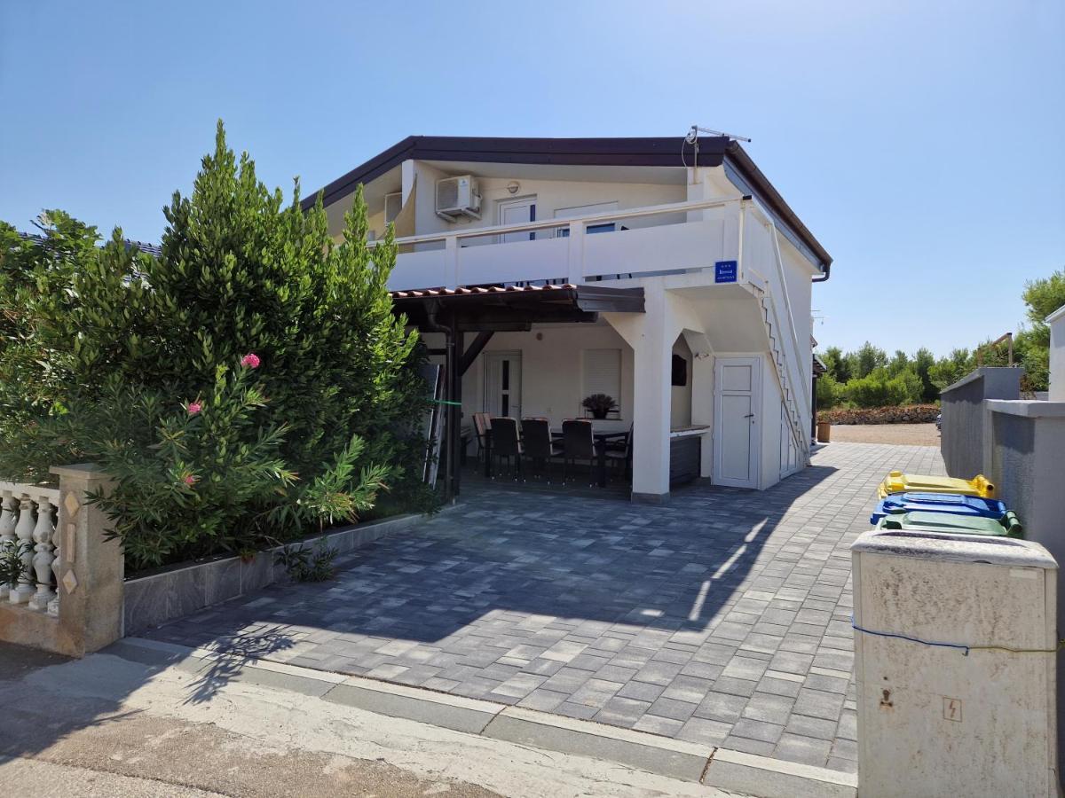Apartmani Deak Vir Exteriér fotografie