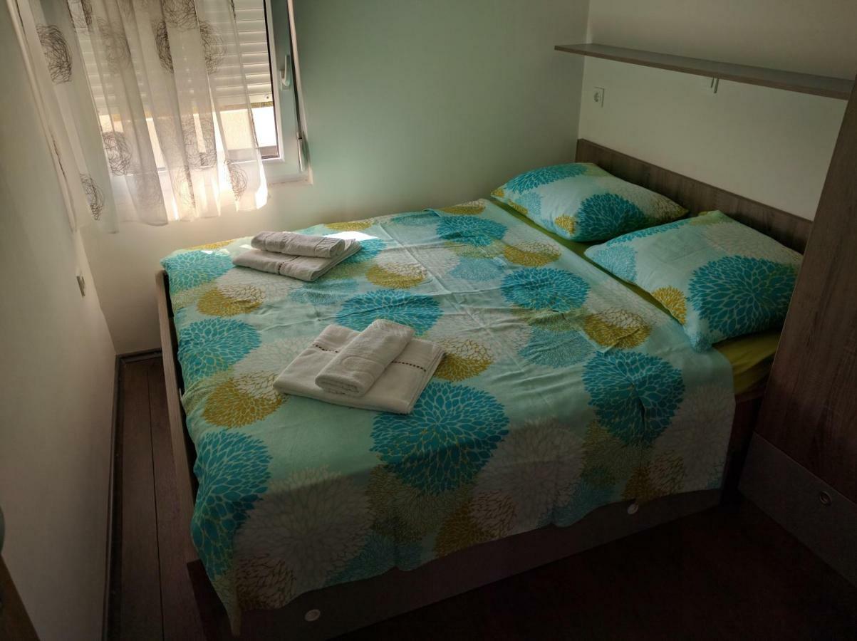 Apartmani Deak Vir Exteriér fotografie